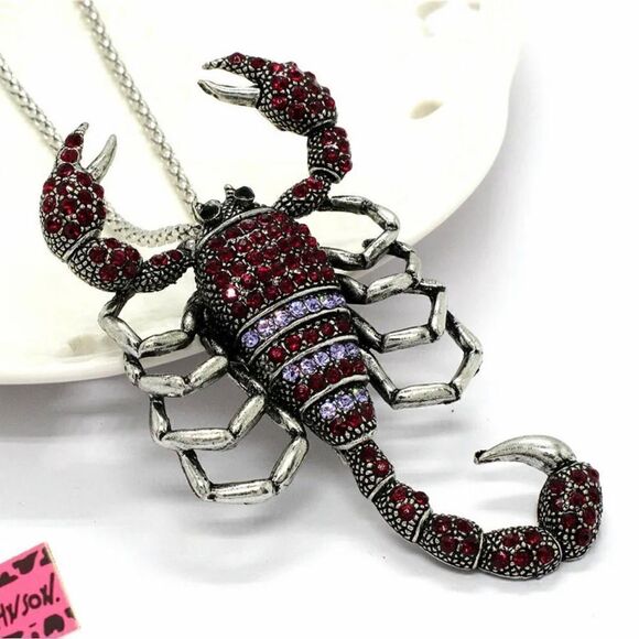 Gorgeous Crystal Rhinestone Big Scorpion Pendant Necklace NWOT - Picture 3 of 3